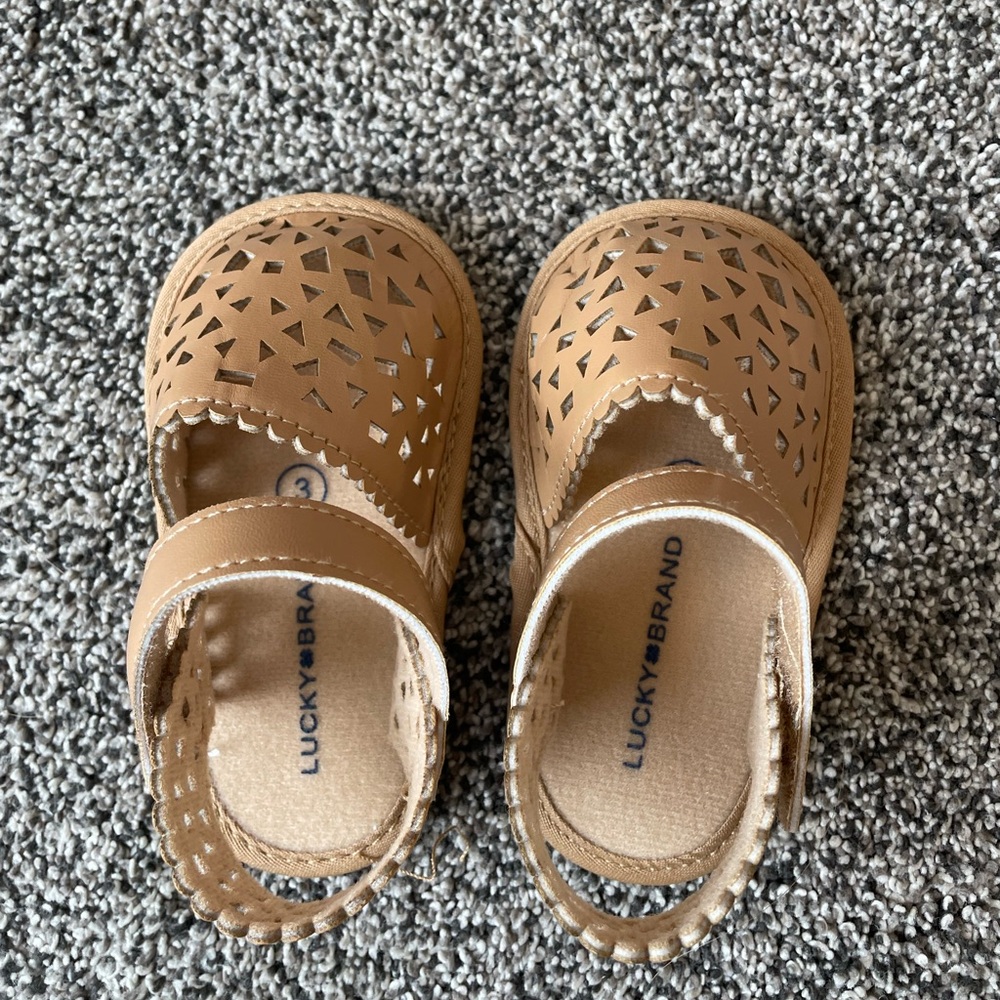 Lucky brand crib shoes size 3
